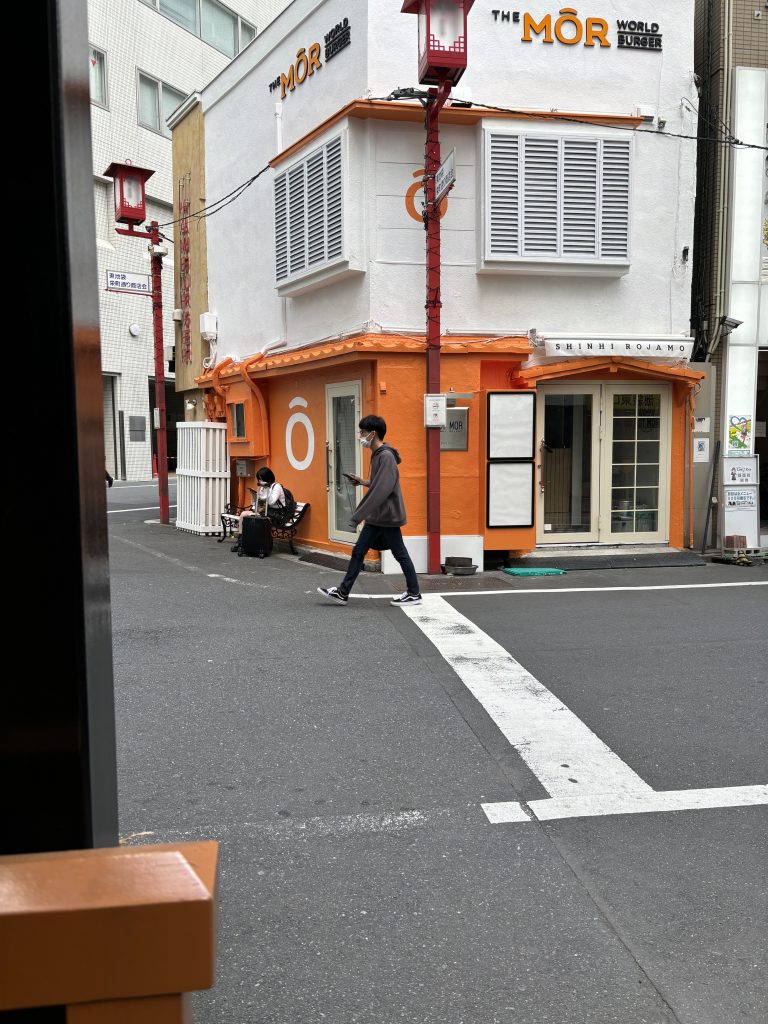 池袋のカフェにまんまとハマってしまう。【テニスショップ通販店長のブログ＠テニスショップLAFINO 西山克久】