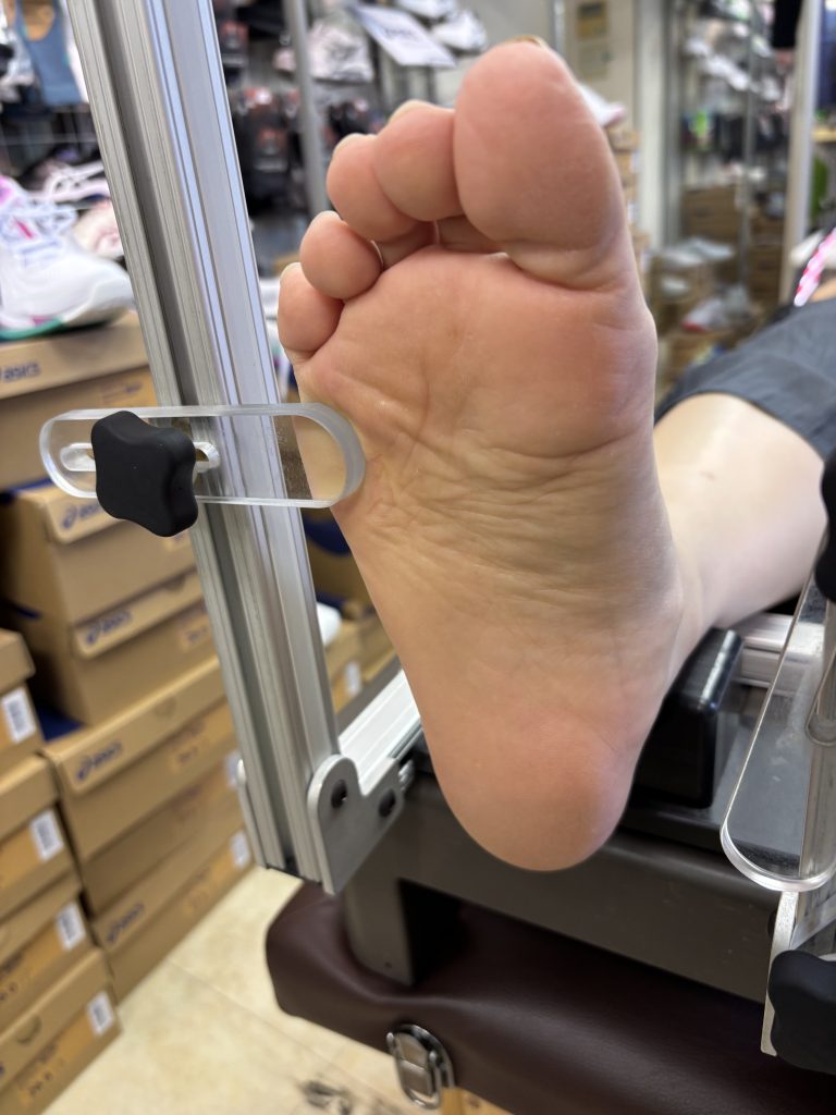 整骨院の名医からのご紹介。履いた瞬間に答えは出ました【テニスショップ通販店長のブログ＠テニスショップLAFINO 西山克久】