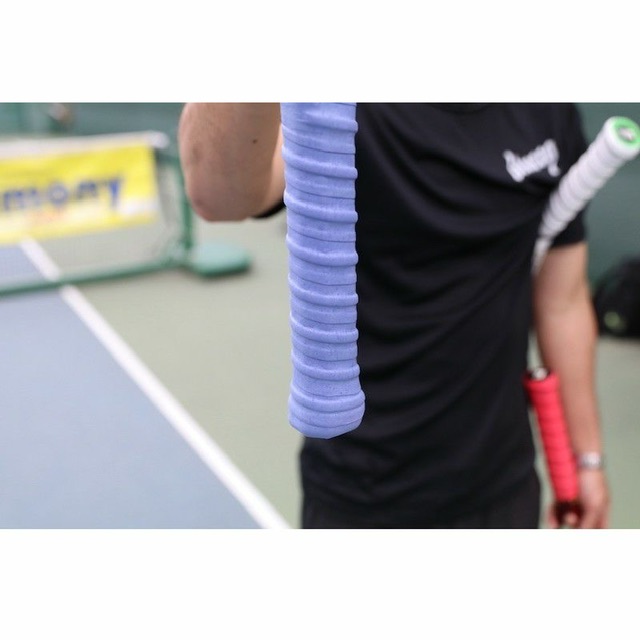 新しいグリップテープがあなたのテニスを前に進めるかもしれない可能性。【テニスショップ通販店長のブログ＠テニスショップLAFINO 西山克久】