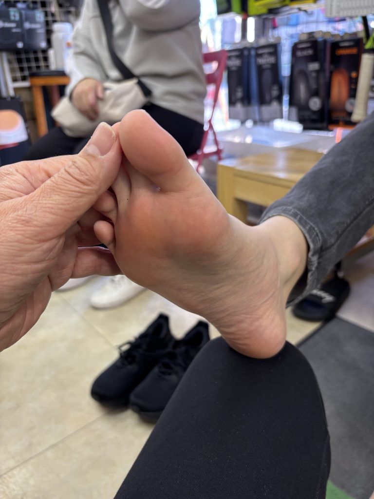 女性の足トラブル、原因はほぼコレです【テニスショップ通販店長のブログ＠テニスショップLAFINO 西山克久】