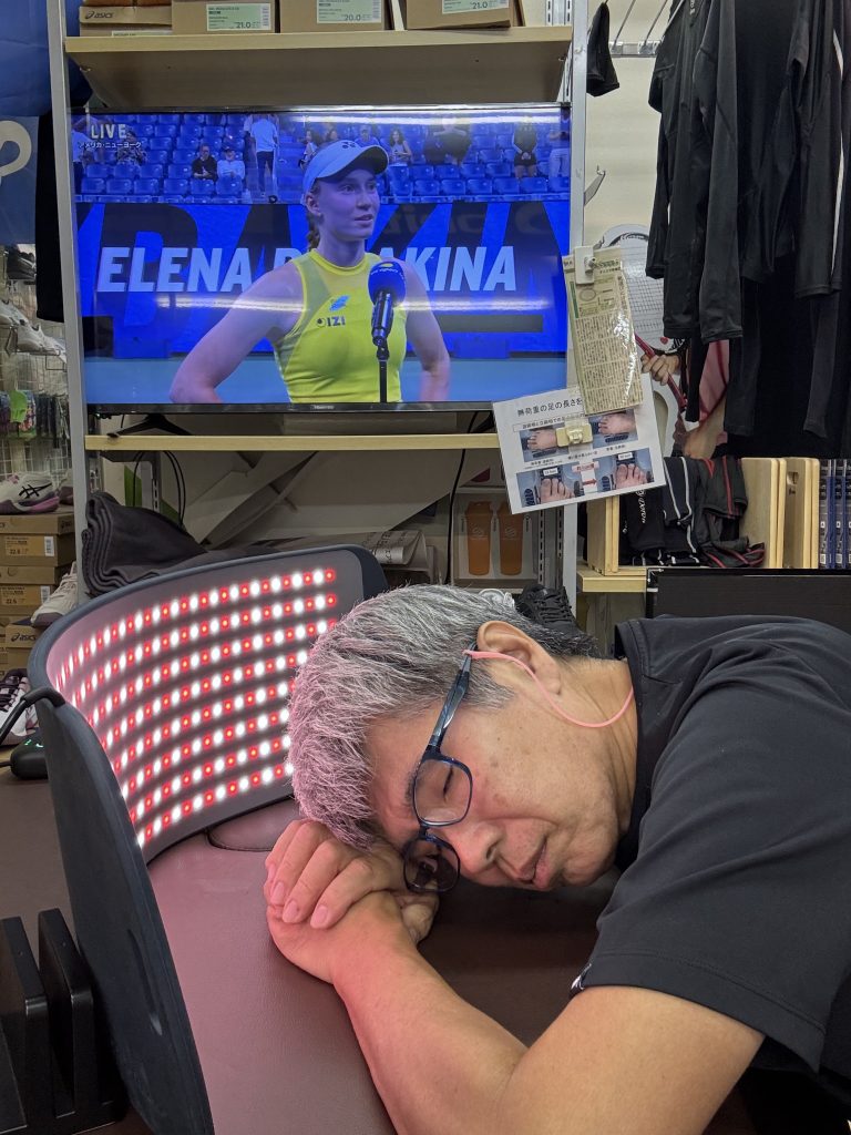 「なんだか気分が落ち込む日。僕は5分、健光浴します。」【テニスショップ通販店長のブログ＠テニスショップLAFINO 西山克久】