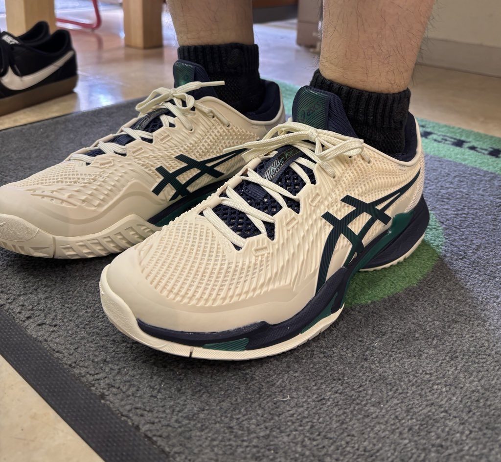 幅広シューズが膝痛の原因に。【テニスショップ通販店長のブログ＠テニスショップLAFINO 西山克久】