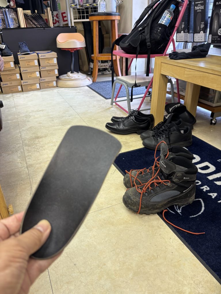 下山で膝が痛い…」その原因、足元にあるかもしれません【テニスショップ通販店長のブログ＠テニスショップLAFINO 西山克久】
