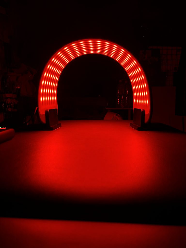 「スタッフに勧めたら、翌朝こうなったと」赤光のチカラか？【テニスショップ通販店長のブログ＠テニスショップLAFINO 西山克久】